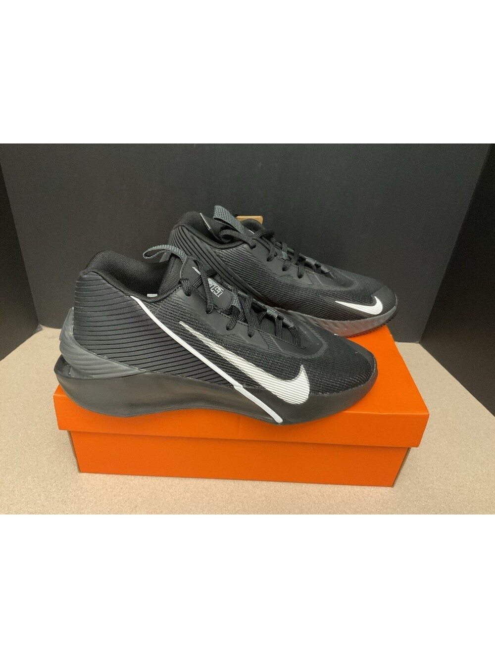 New! Mens Nike GT Jump Academy Black/White/Silver Basketball Shoes. Size 7.5.